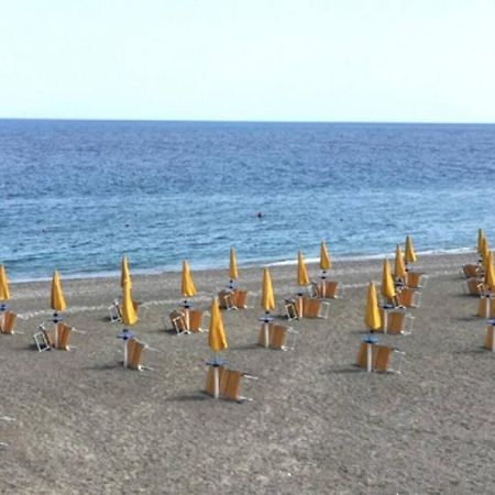 Casa Vacanze Thea Giardini Naxos Eksteriør billede