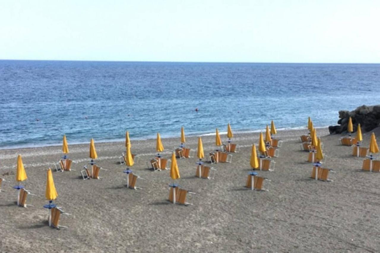 Casa Vacanze Thea Giardini Naxos Eksteriør billede